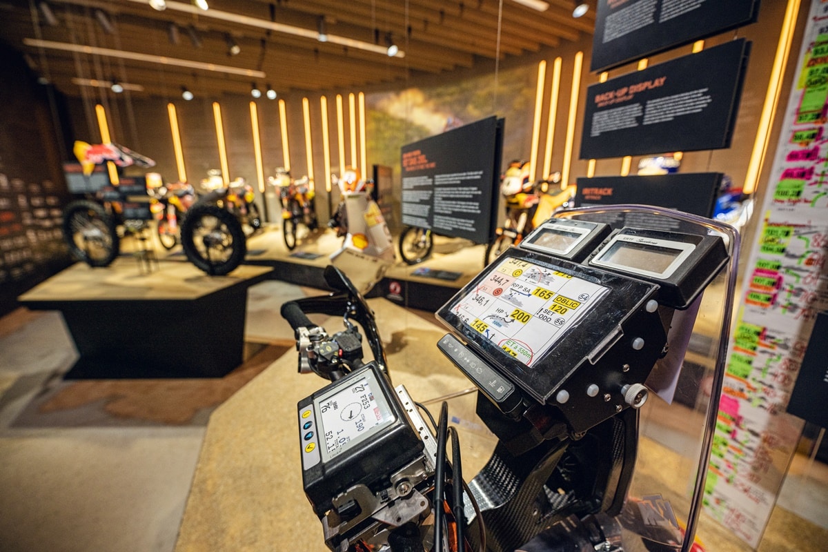 Exposición  'Leyendas del Dakar' en el KTM Motohall