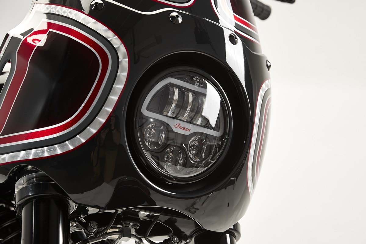 Indian Sport Chief 'Forged' by Carey Hart en detalle