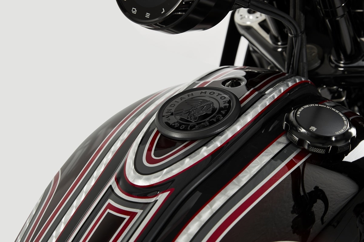 Indian Sport Chief 'Forged' by Carey Hart en detalle