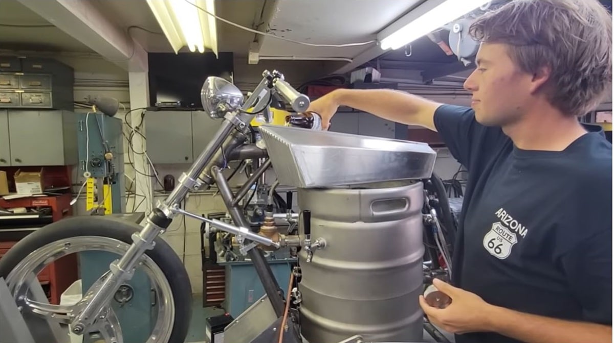Moto que funciona con vapor de cerveza