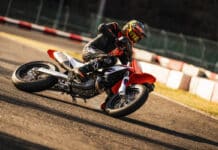 Los frenos Brembo ayudan a parar la moto antes de las curvas