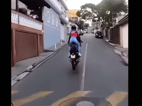 Rozando el desastre 6 minutos: Increíble persecución policial