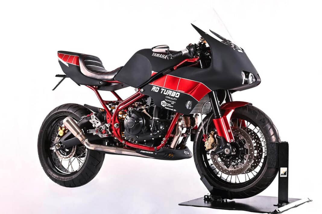 Yamaha RD R3 Turbo Café Racer: Alma 2T, empuje sobrealimentado