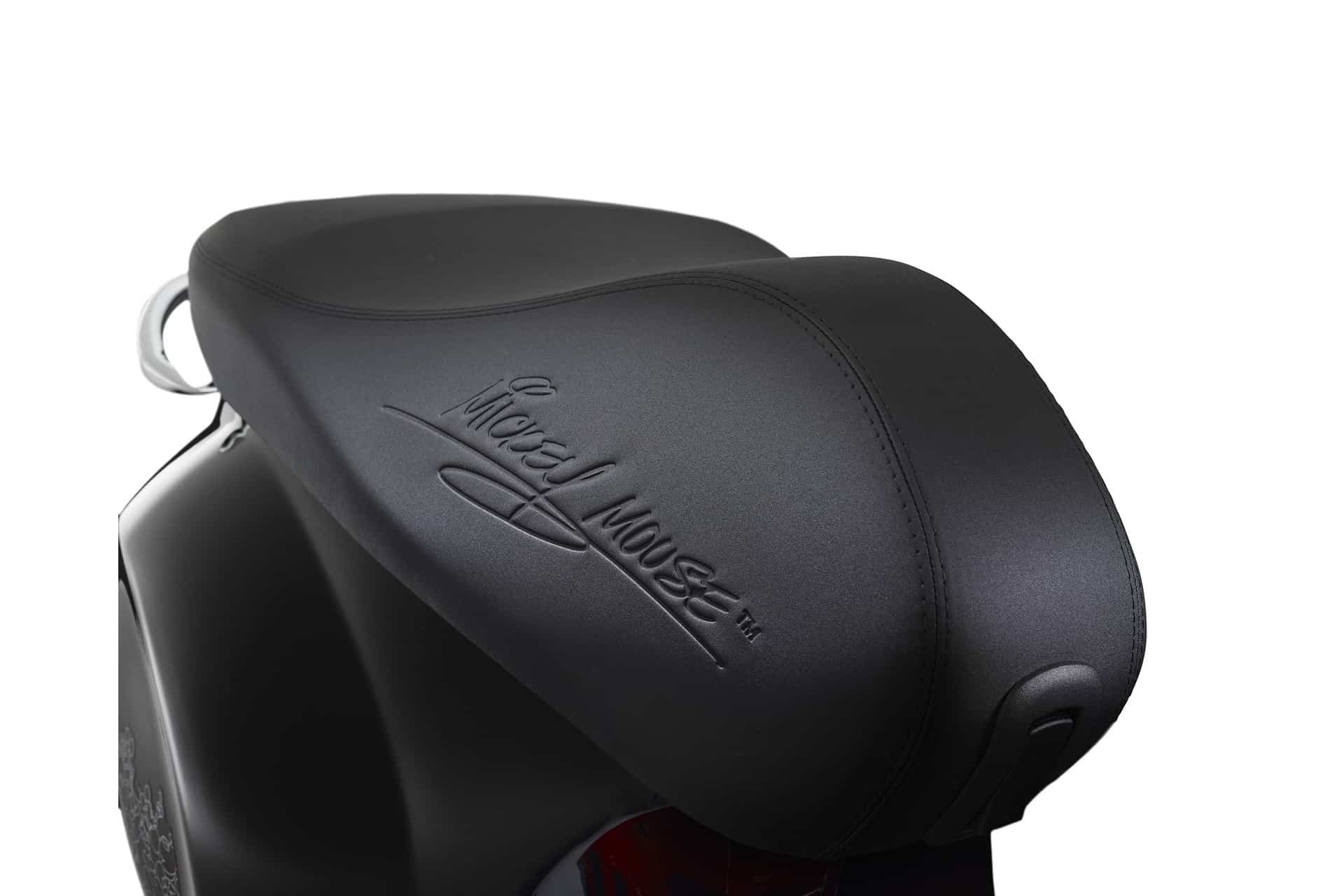 Disney Mickey Mouse Edition by Vespa: 100 años de sueños