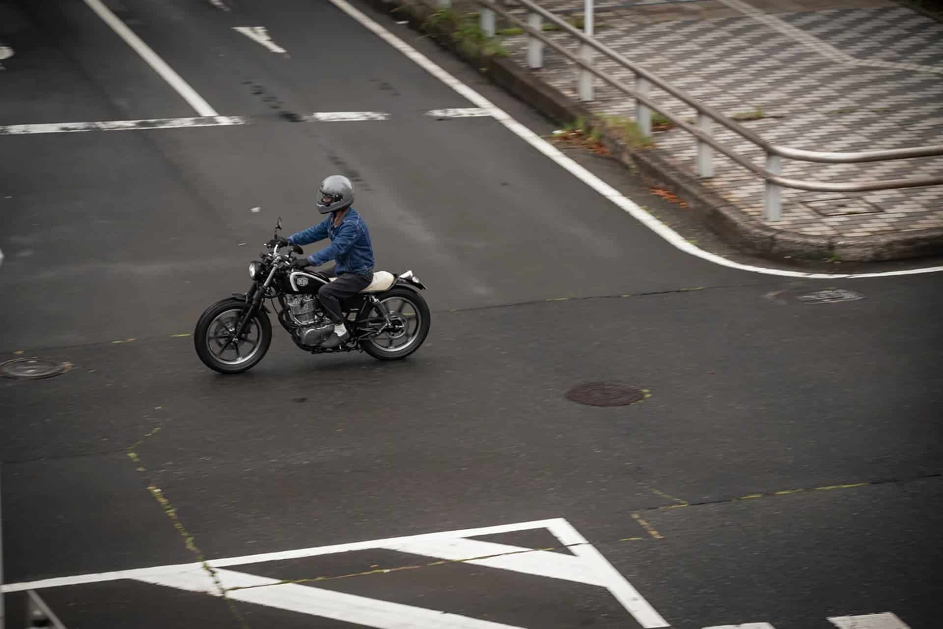 Si vives en Japón, todavía puedes comprar una Yamaha SR400 de toda la vida y nueva