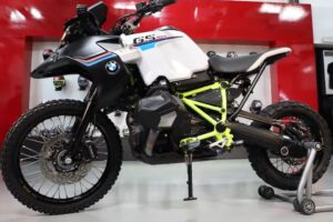 BMW R 1250 GS by Oldtimer Middle East