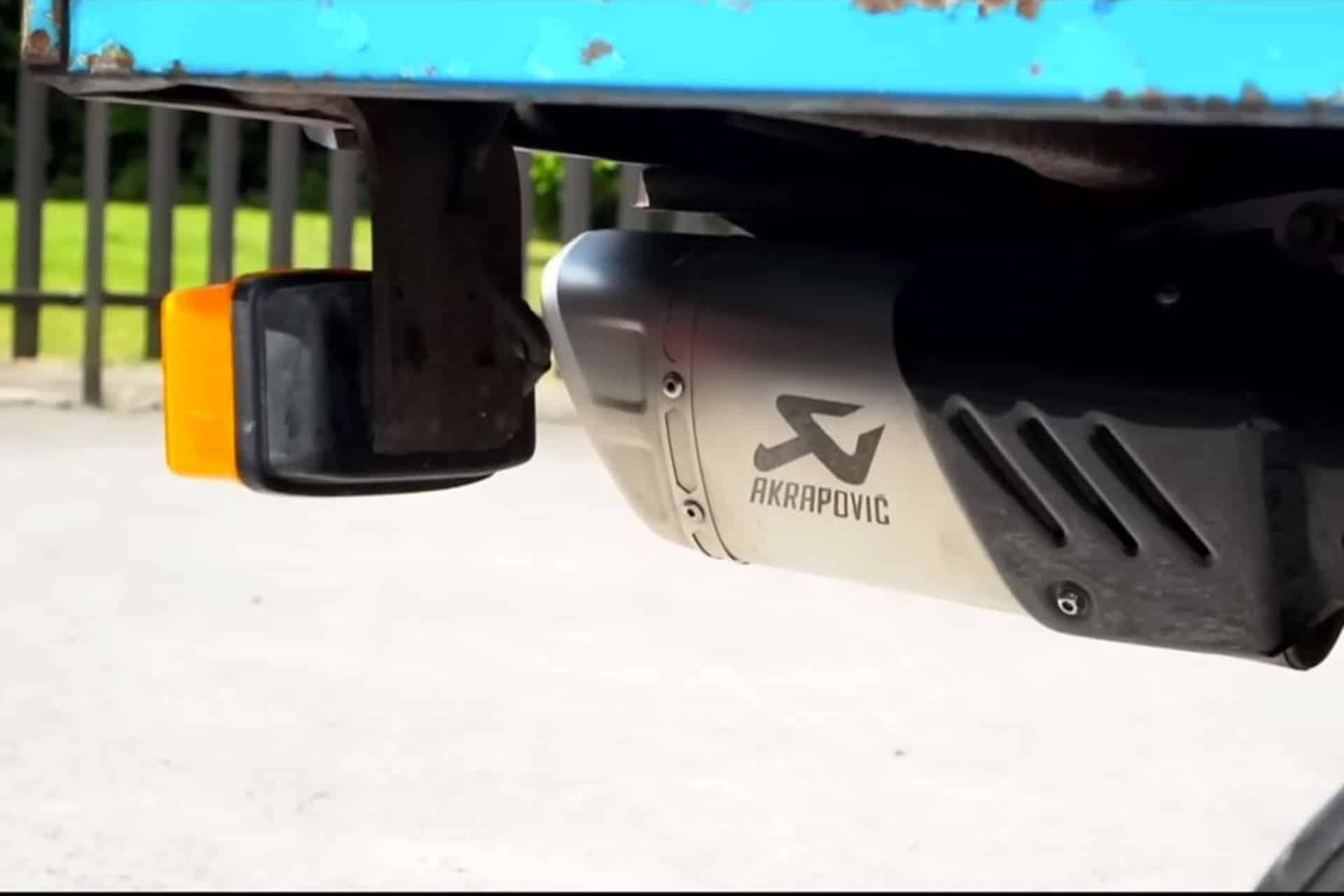 Piaggio Ape con motor de Suzuki Hayabusa...¡Simplemente bestial!