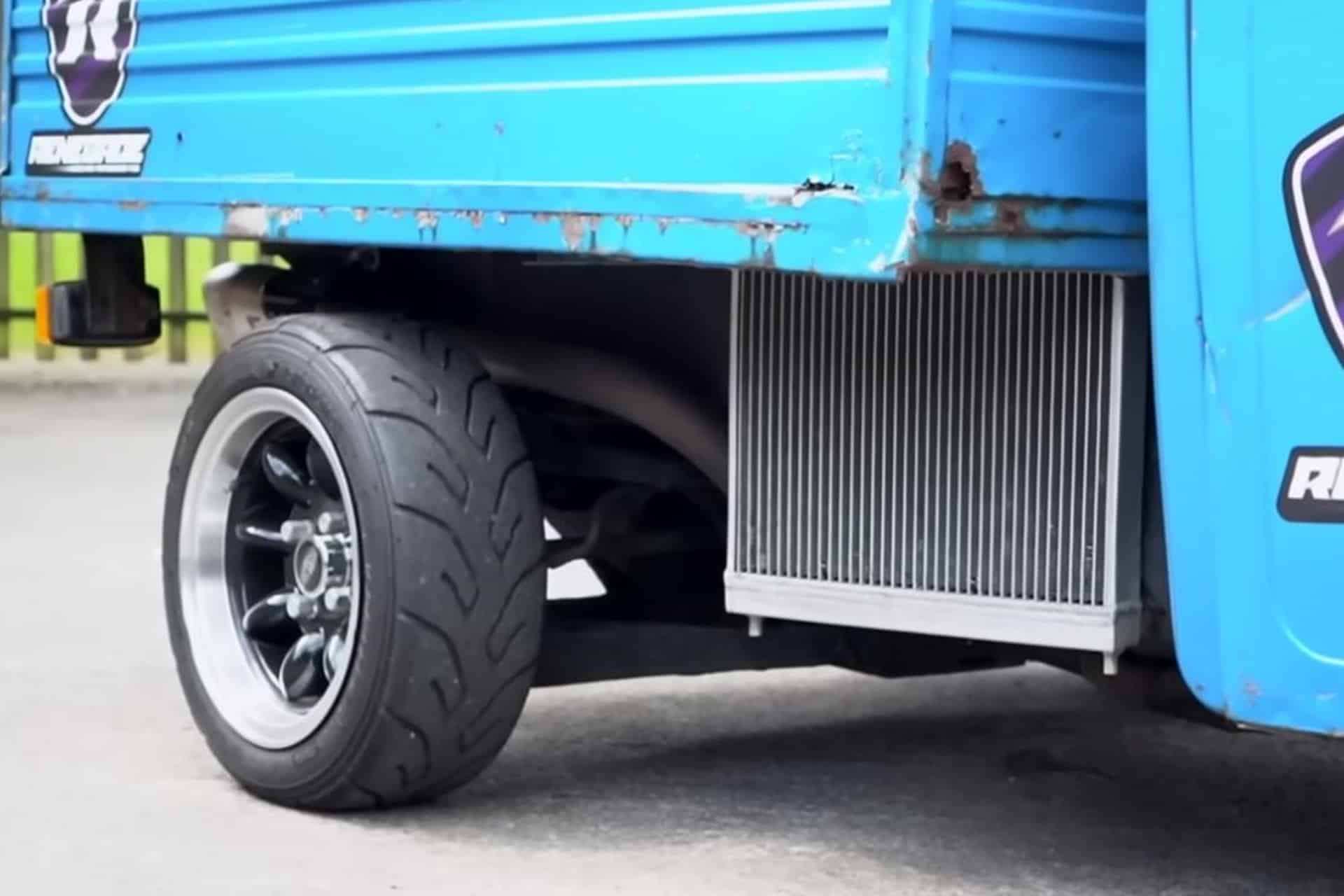 Piaggio Ape con motor de Suzuki Hayabusa...¡Simplemente bestial!