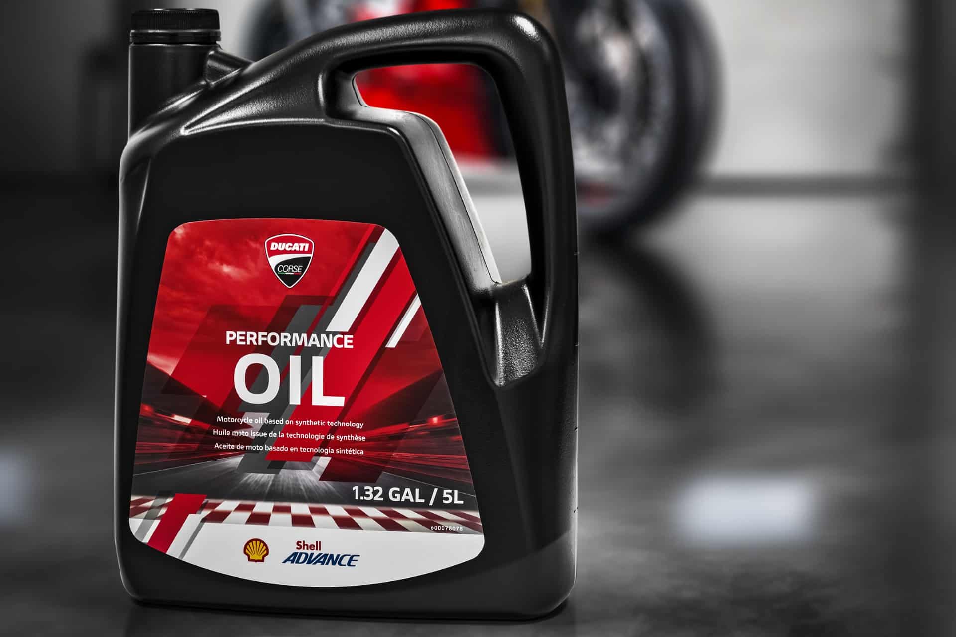 Ducati Corse Performance Oil powered by Shell Advance: El aceite de competición para las motos Ducati