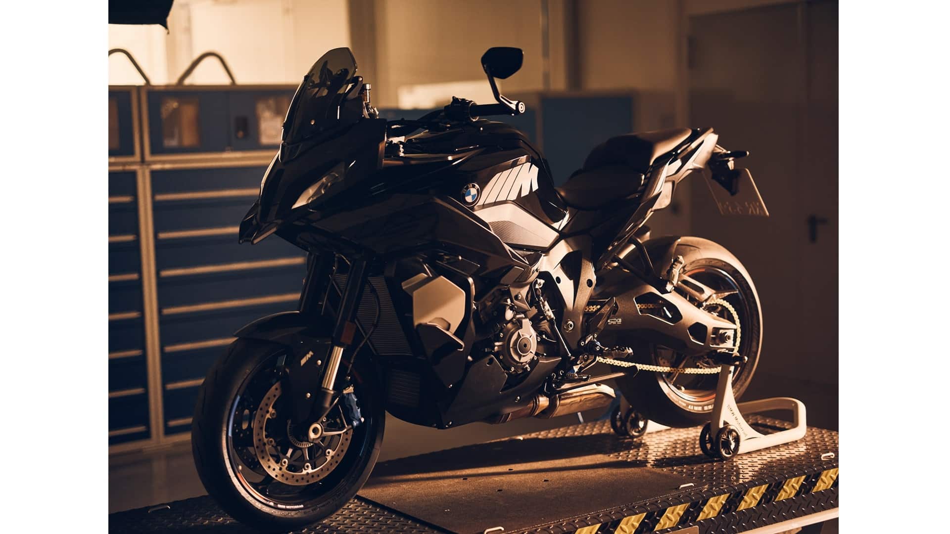 BMW M 1000 XR
