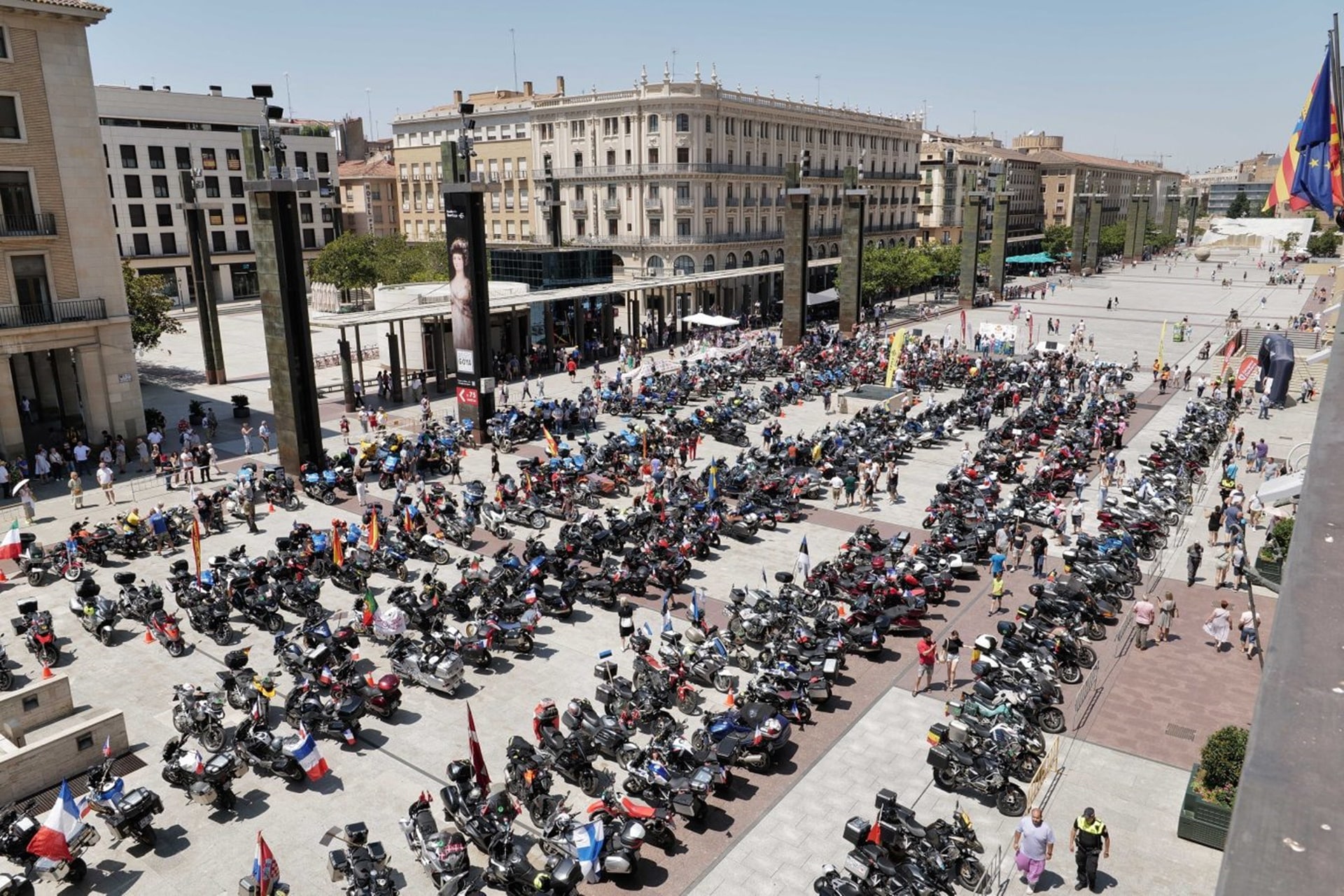 La 76ª edición del Rally FIM copa las calles de Zaragoza