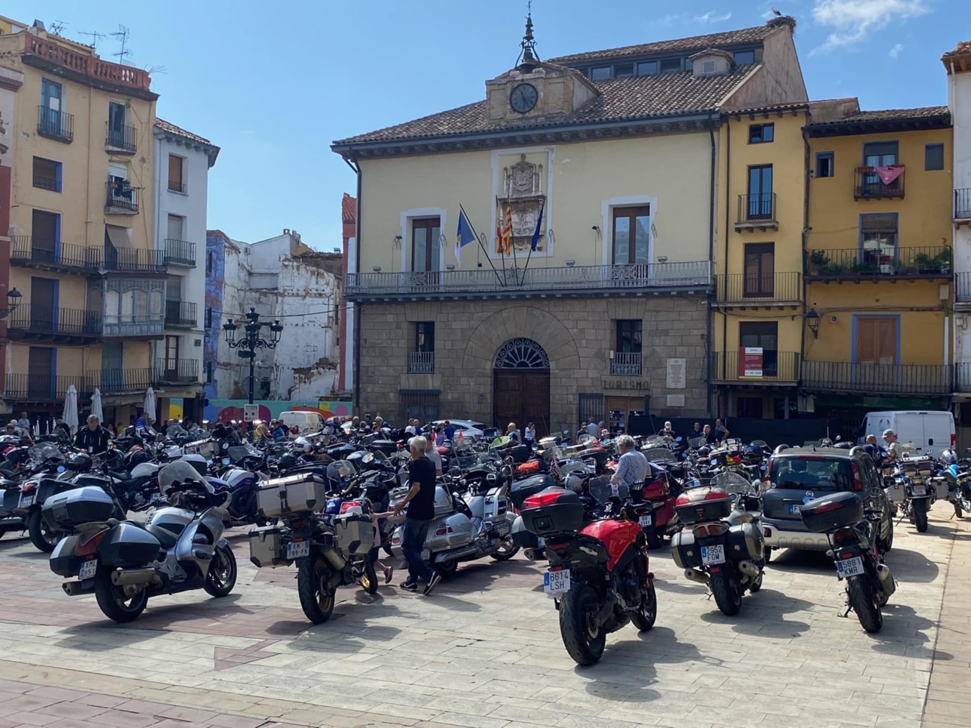 La 76ª edición del Rally FIM copa las calles de Zaragoza