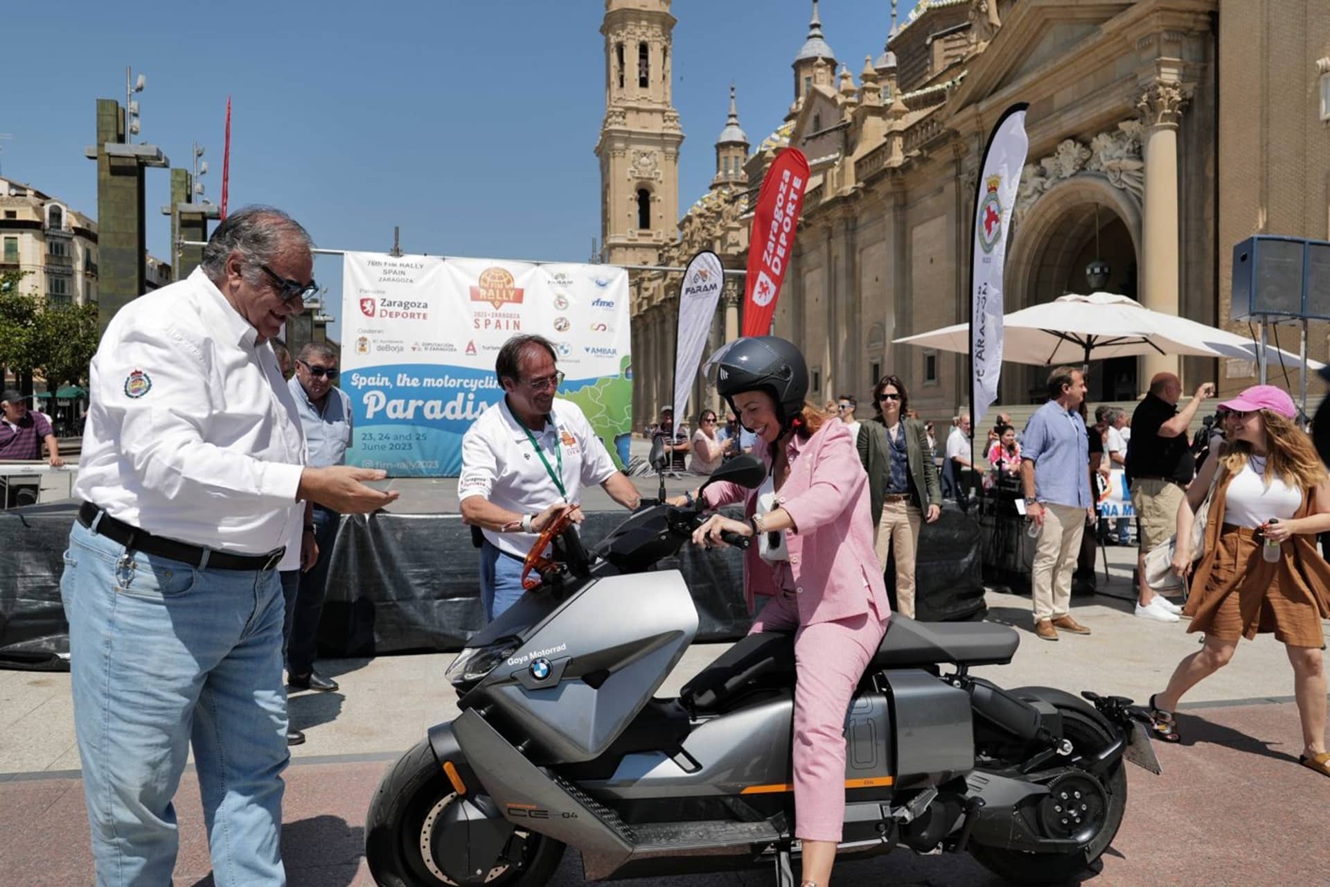 La 76ª edición del Rally FIM copa las calles de Zaragoza