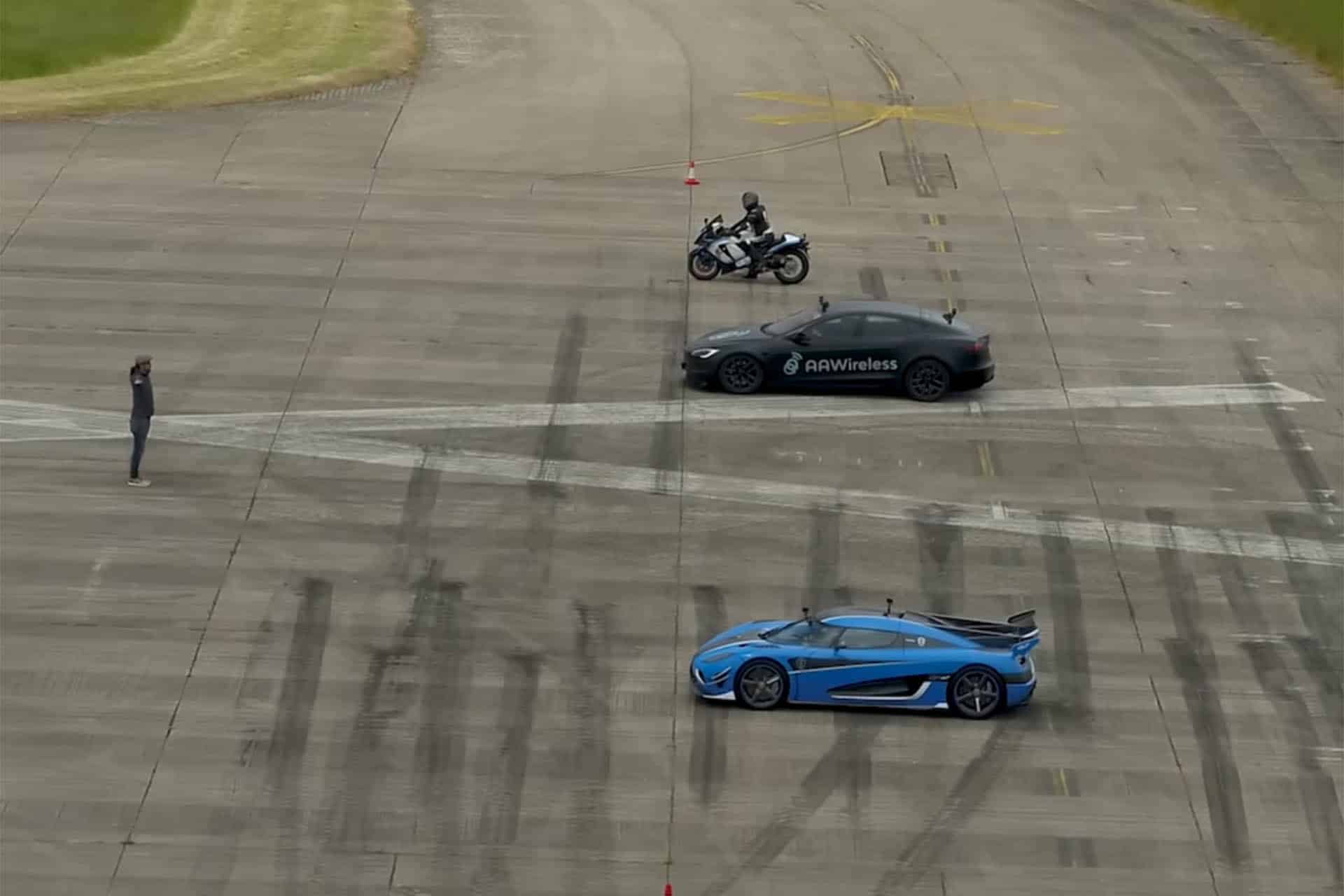 TTS SuperBusa Vs Koenigsegg Agera RST y Tesla Model S: la hora de la verdad