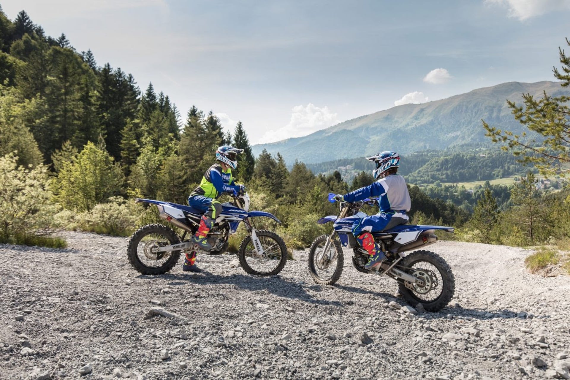 Voluntarios de Moto de Campo Sostenible ayudan en carrera de MTB