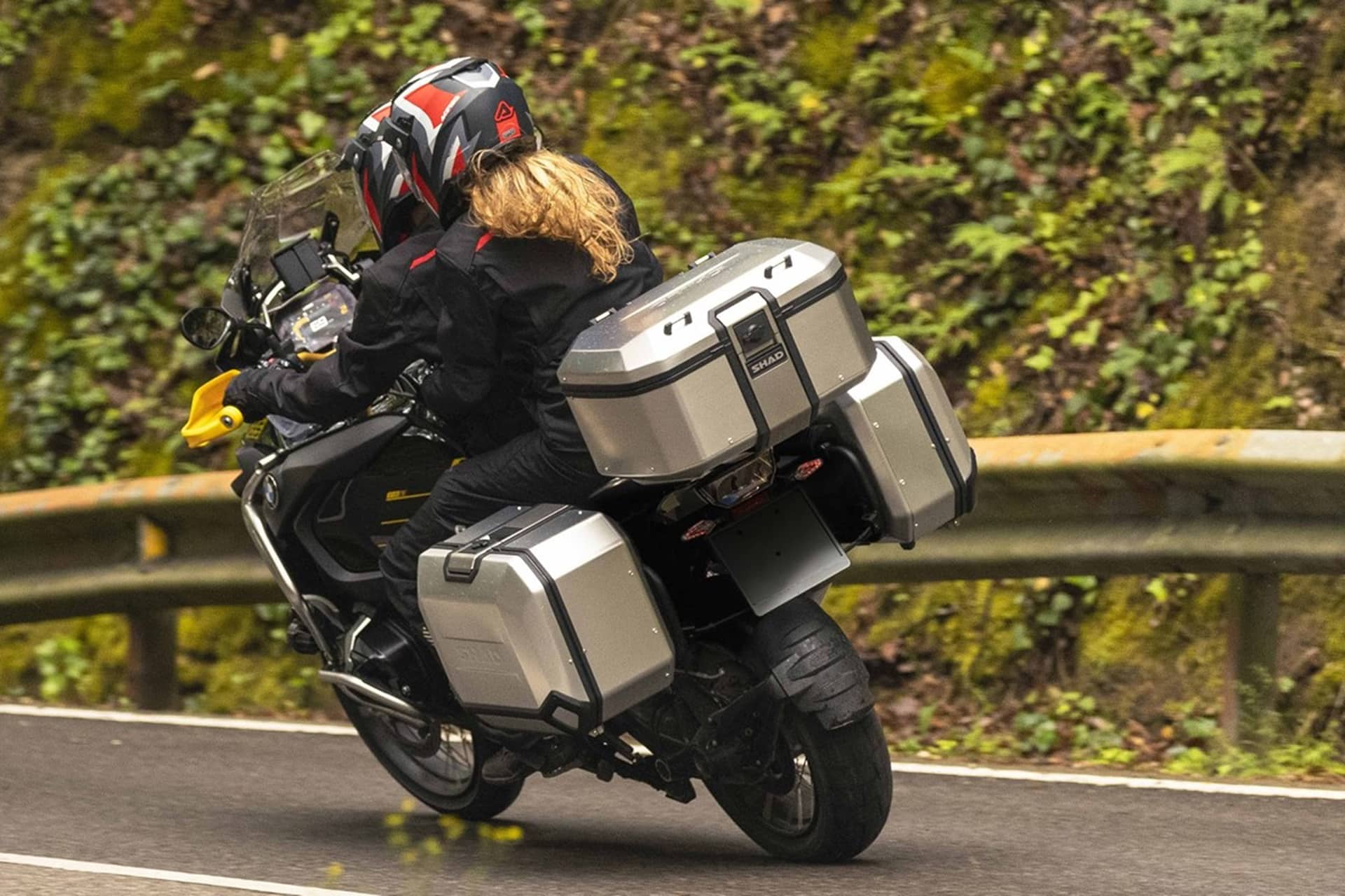 Gama Terra de SHAD: El equipamiento perfecto para tus viajes en moto