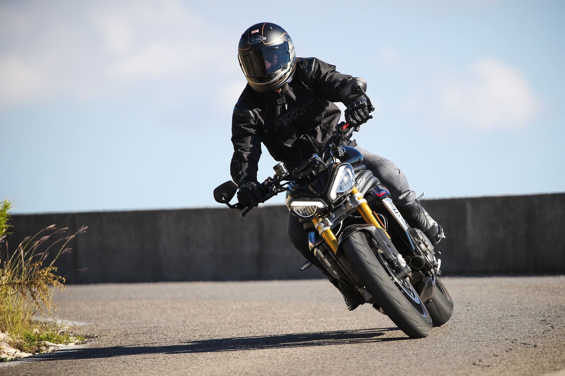 Arai Quantic 2023: Un modelo de carreras para el día a día