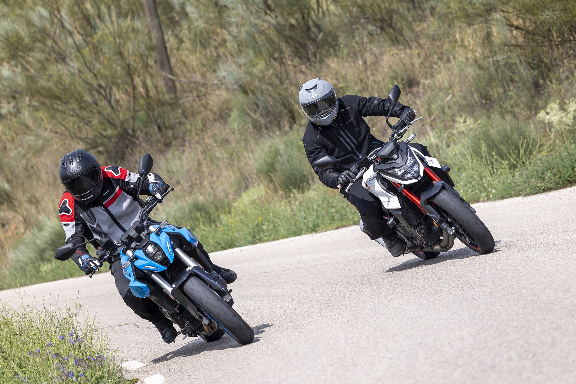 Comparativa Suzuki GSX8S / Honda CB750 Hornet