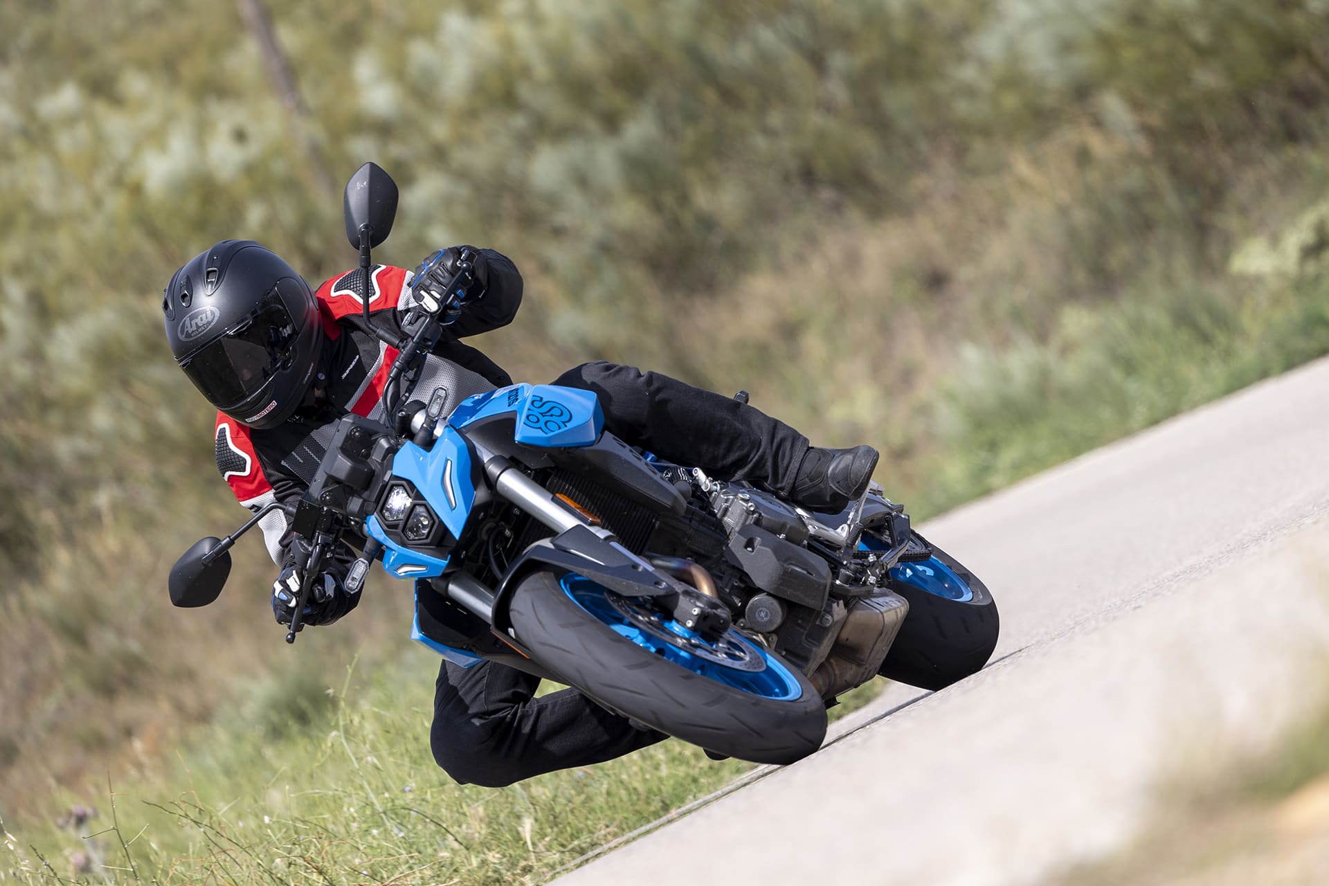 Comparativa Suzuki GSX8S / Honda CB750 Hornet