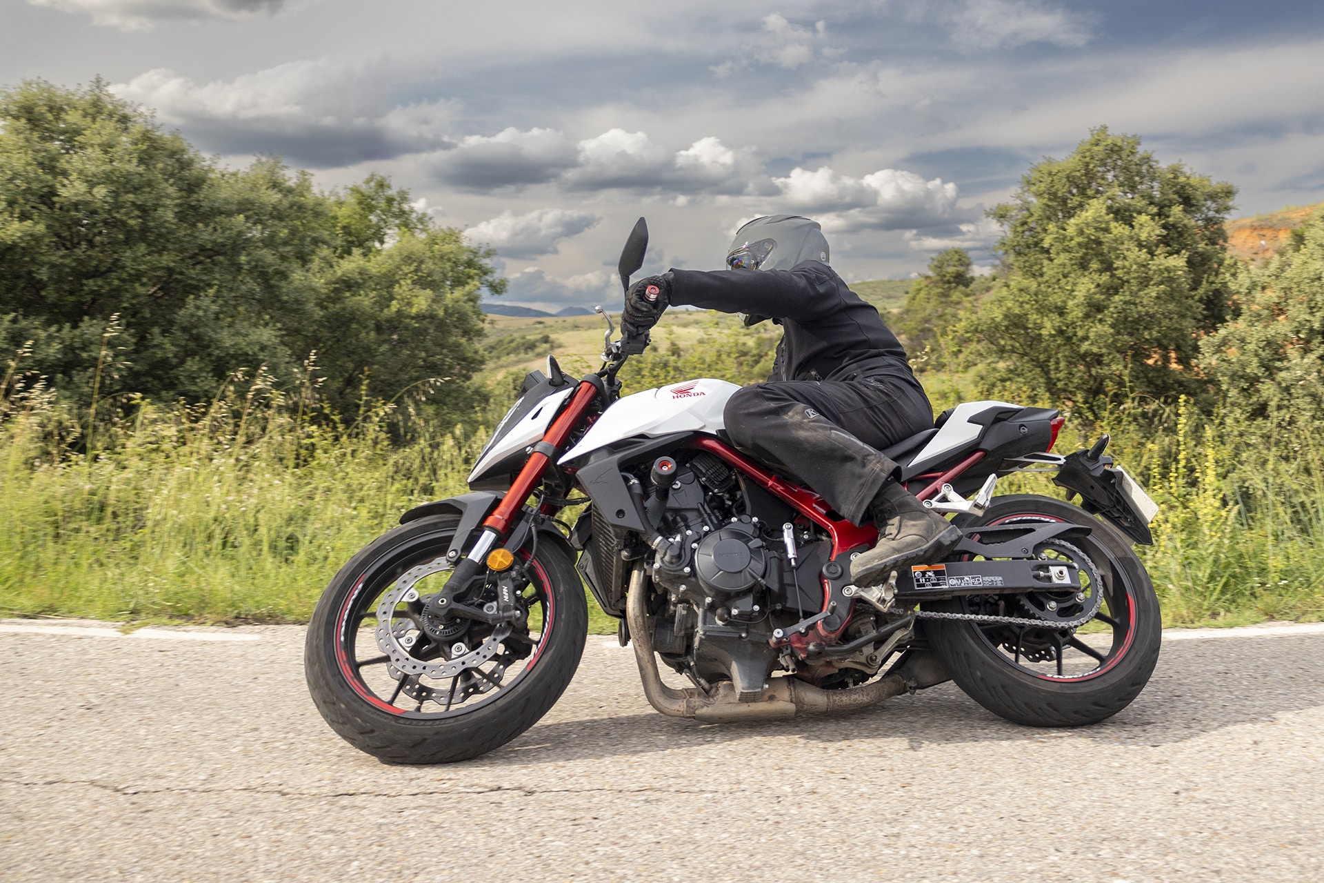 Comparativa Suzuki GSX8S / Honda CB750 Hornet