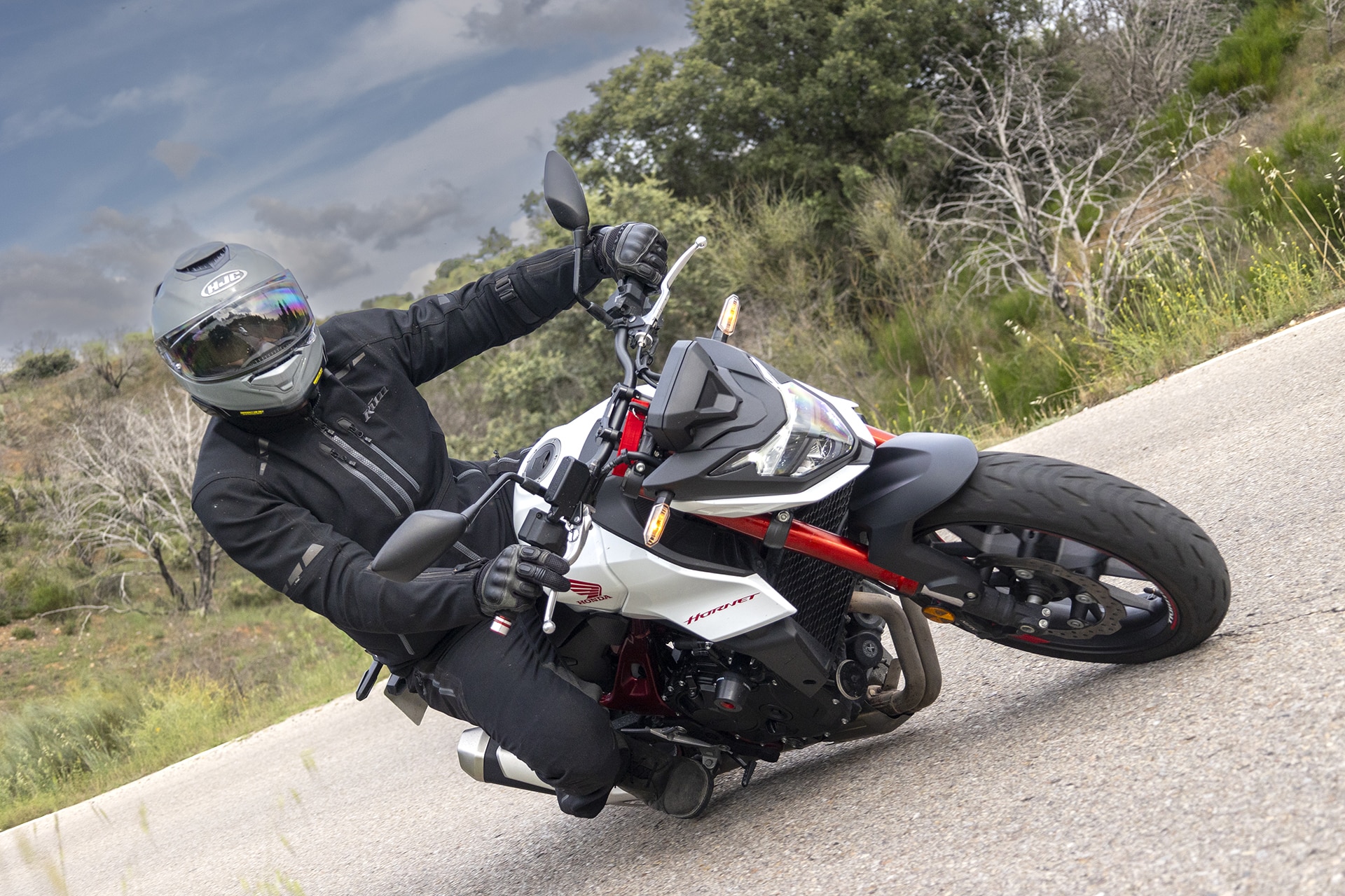 Comparativa Suzuki GSX8S / Honda CB750 Hornet
