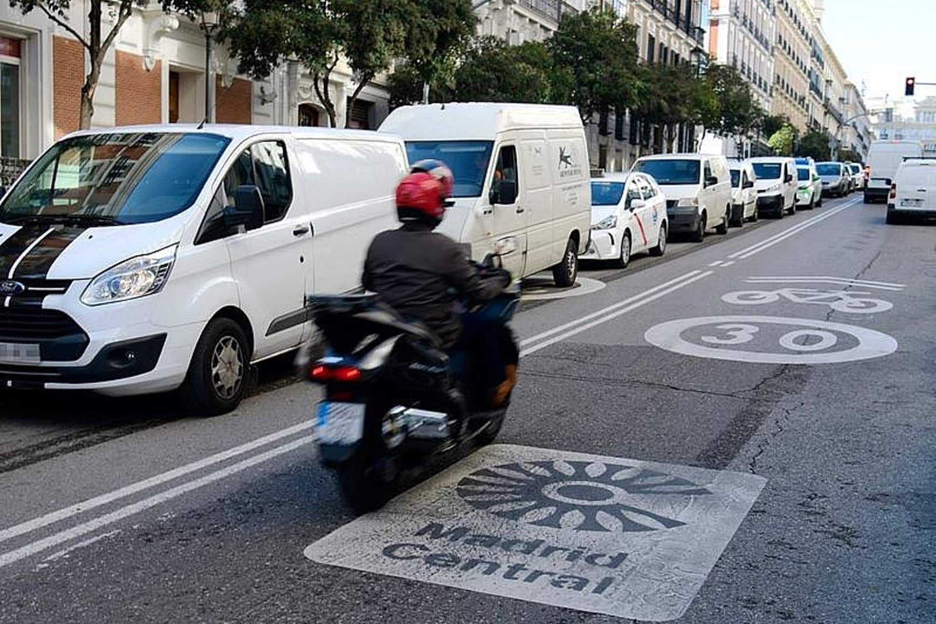 Milán se alza en apoyo a los usuarios de motocicleta