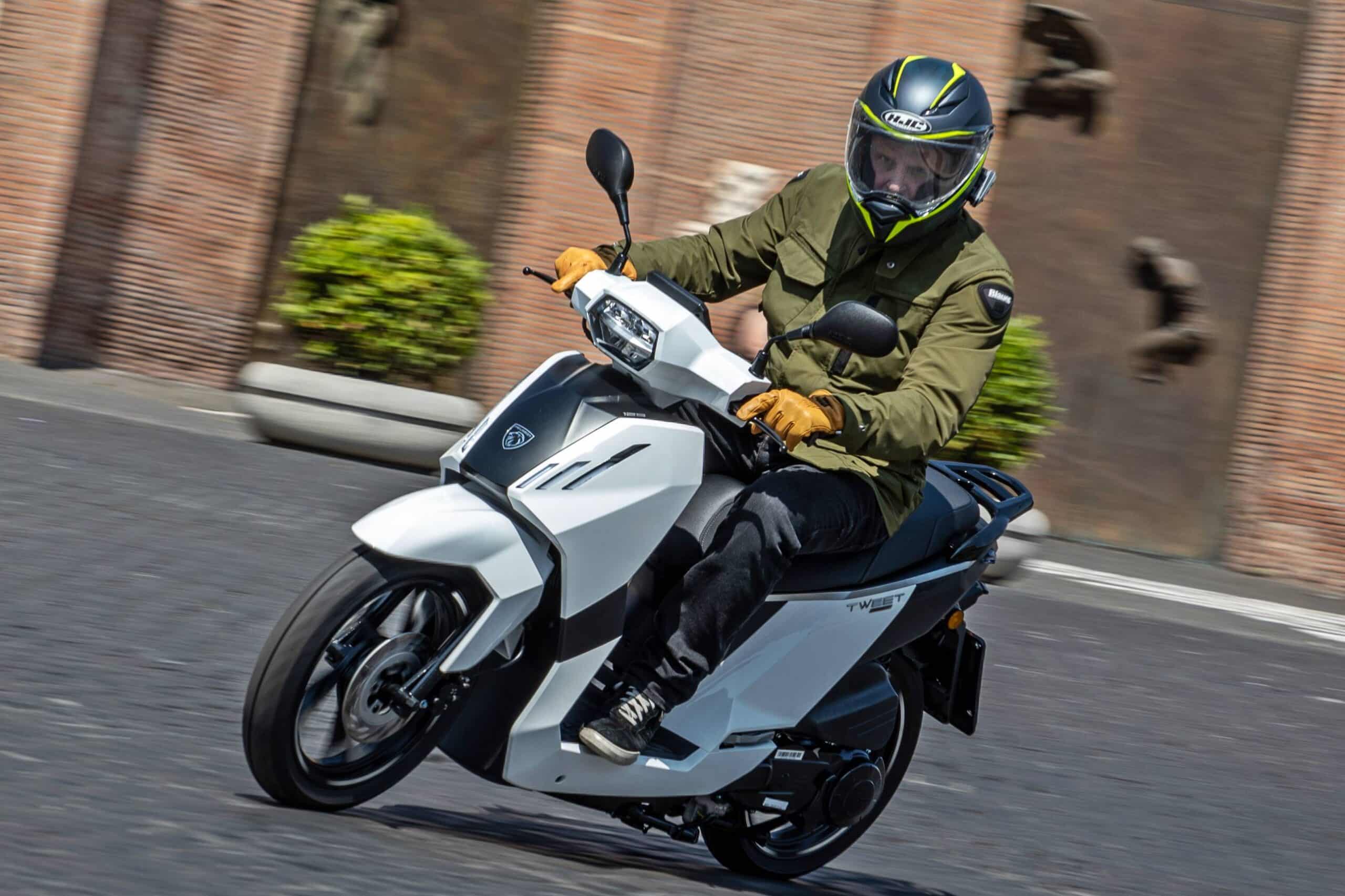Prueba Peugeot Tweet 125 2023