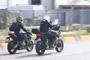En el vídeo se ve a las dos motos juntas