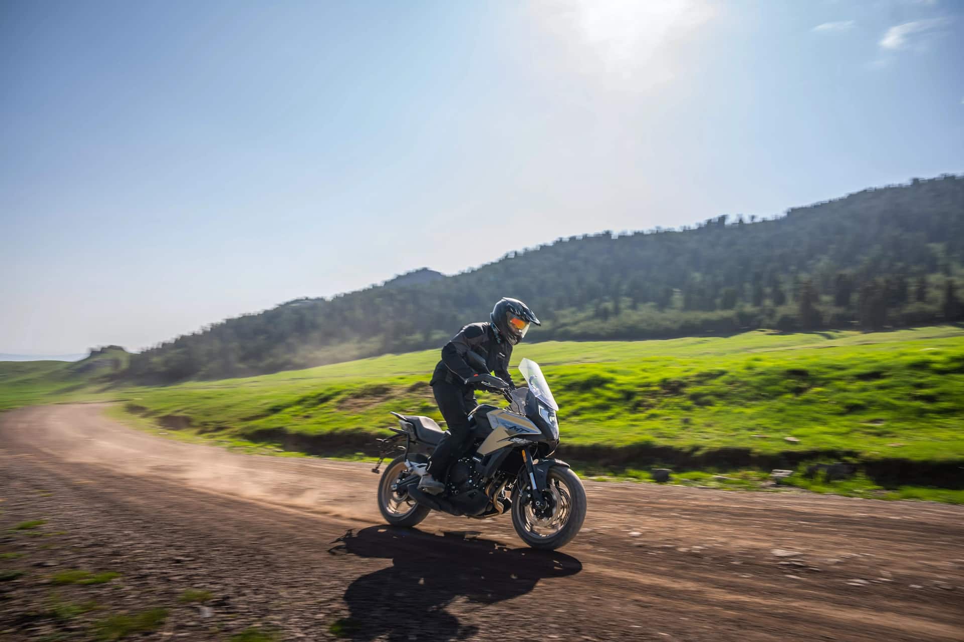 CFMoto 700MT 2023: El termino medio en el segmento adventure