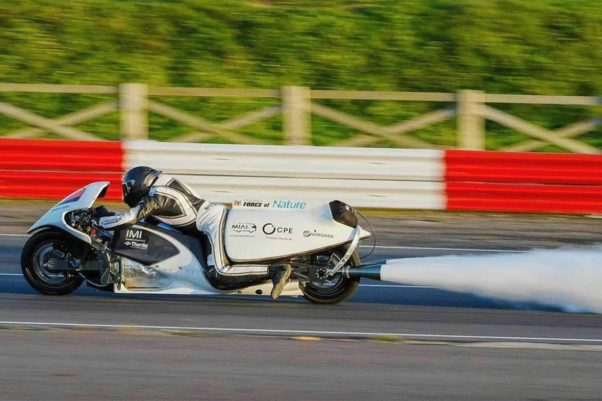 Una moto de vapor que rompe récords de aceleración ¡Science b***h!