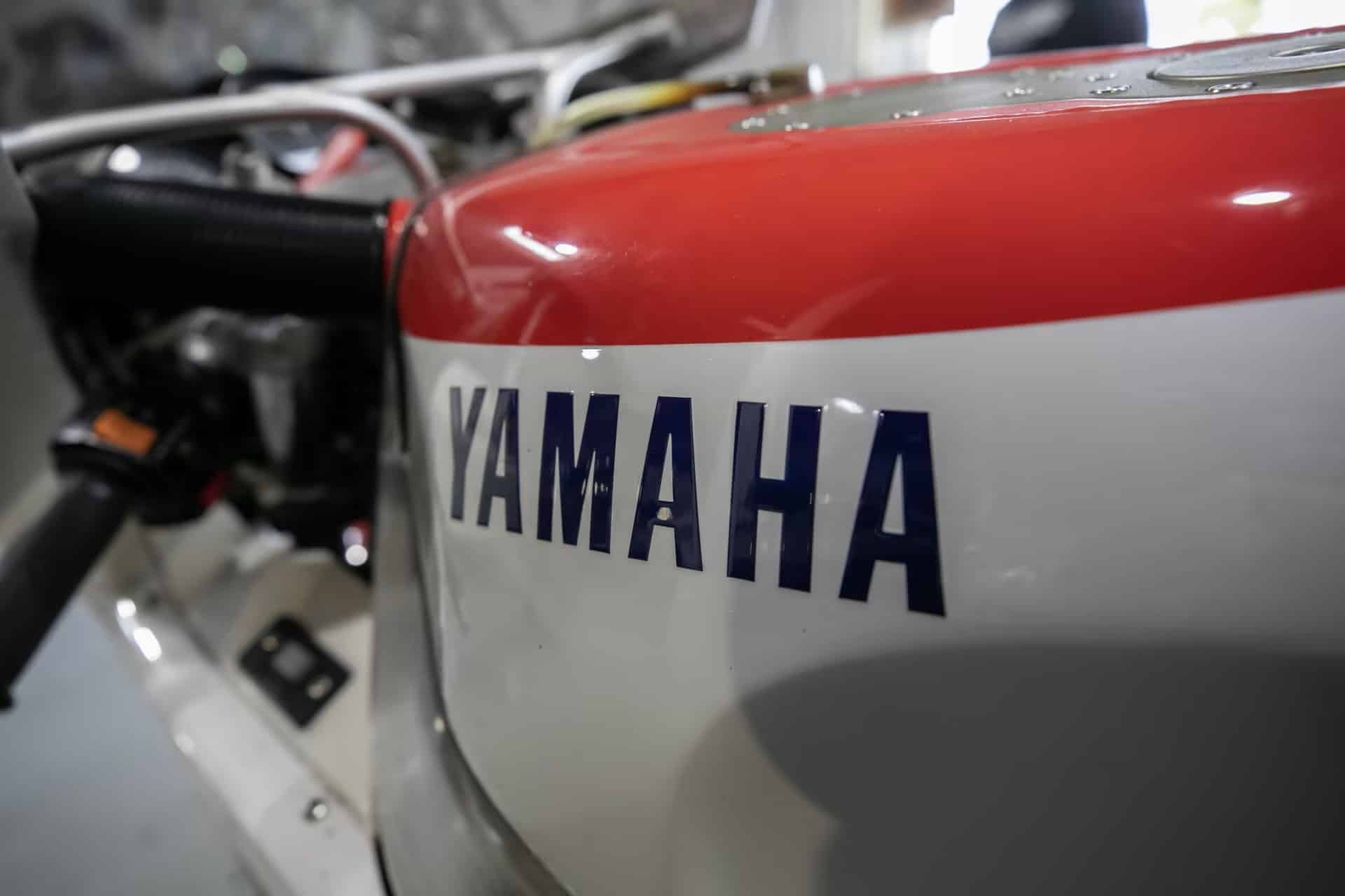 Yamaha FZR-R 750 OW01 y FZR400 RR-SP de 1990