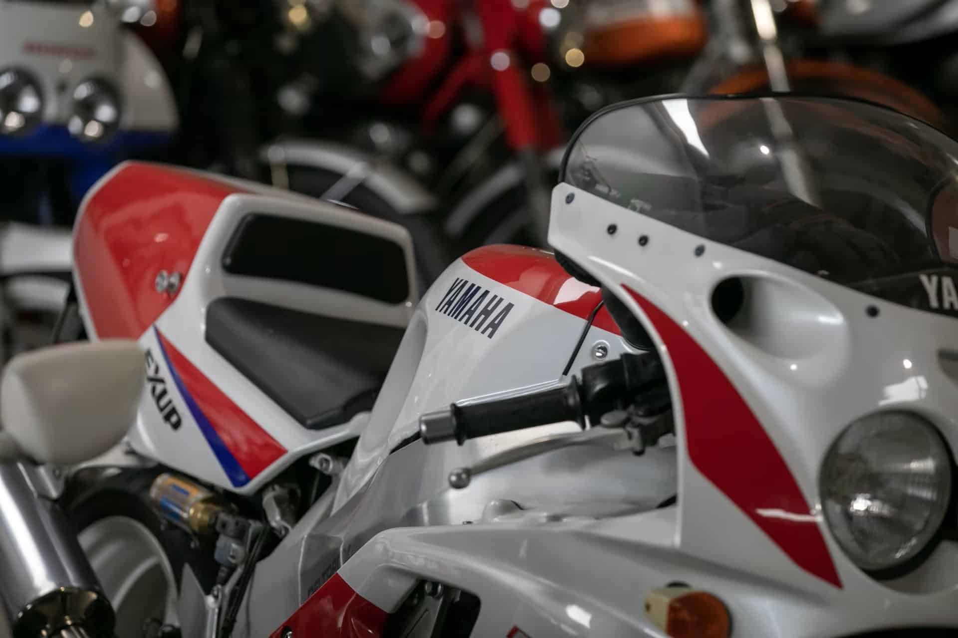 Yamaha FZR-R 750 OW01 y FZR400 RR-SP de 1990