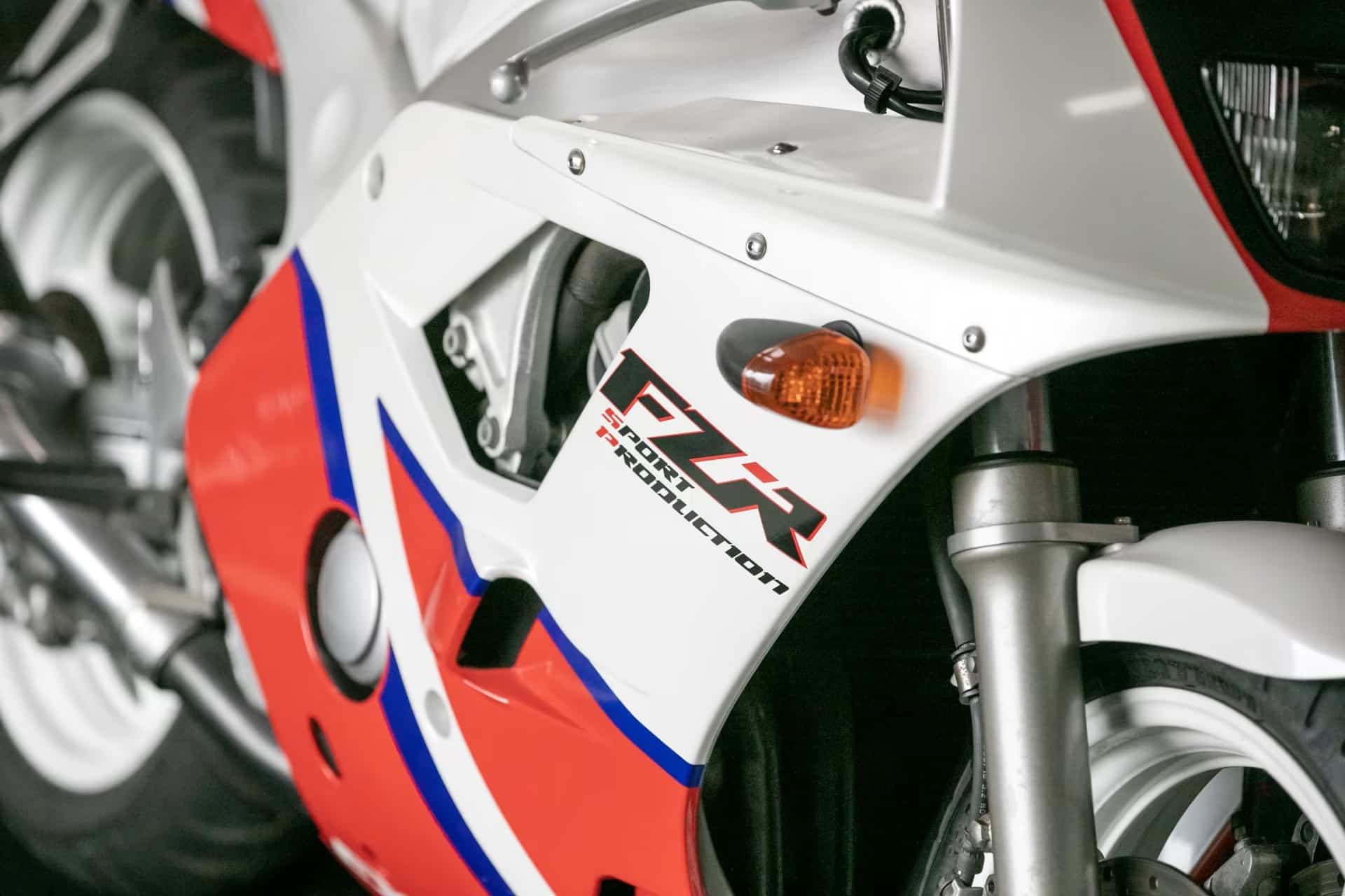 Yamaha FZR-R 750 OW01 y FZR400 RR-SP de 1990