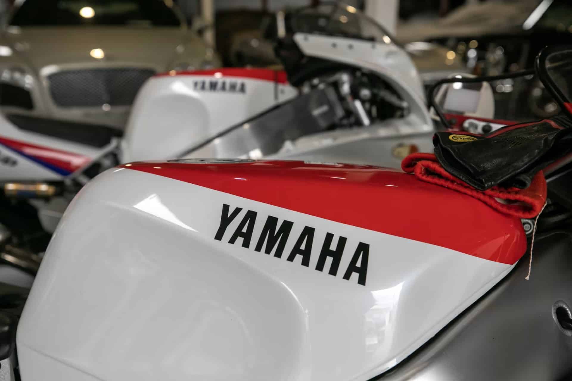 Yamaha FZR-R 750 OW01 y FZR400 RR-SP de 1990