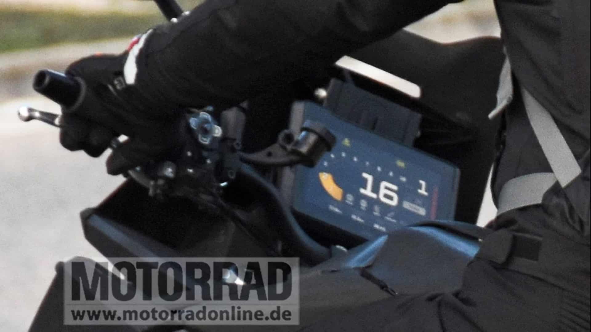 KTM 1390 Super Duke GT 2024: Estrenará nueva imagen y mecánica