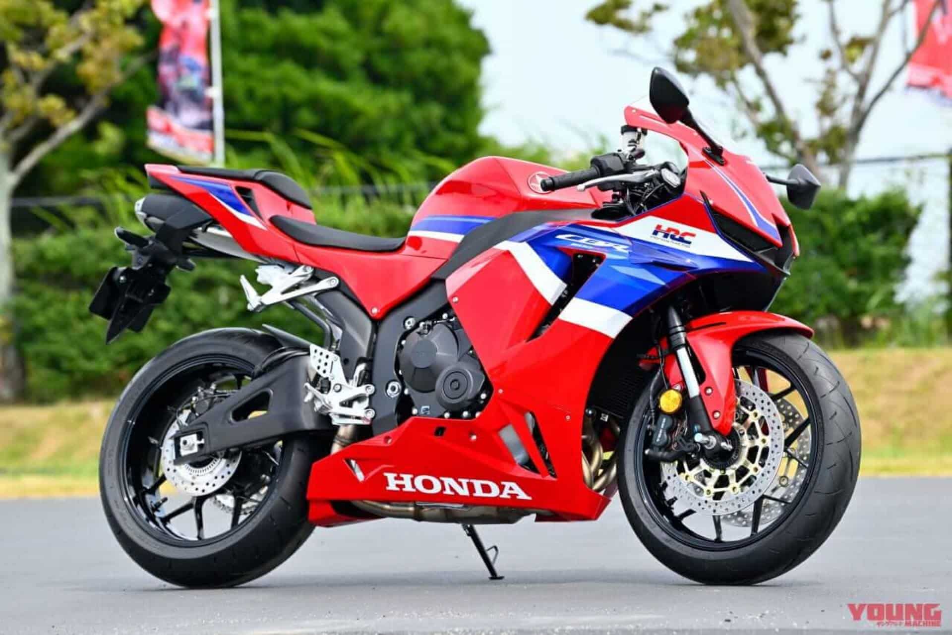 thumbnail image 2 of Honda CBR 600 F / 600 RR / 600F4i Oil Change Kit - Includes Oil Filter, Drain Plug Washer & 3 Qts GN4 10W30 Oil 2 of 14