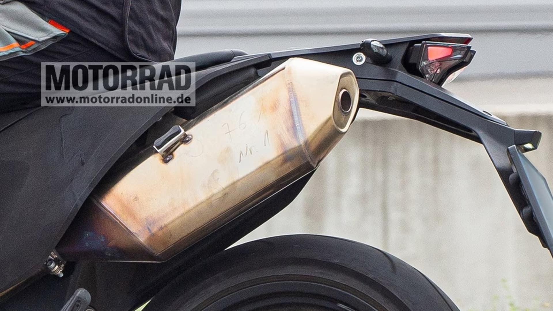 Primeras imágenes de las futuras KTM SMC R y Enduro R 2024