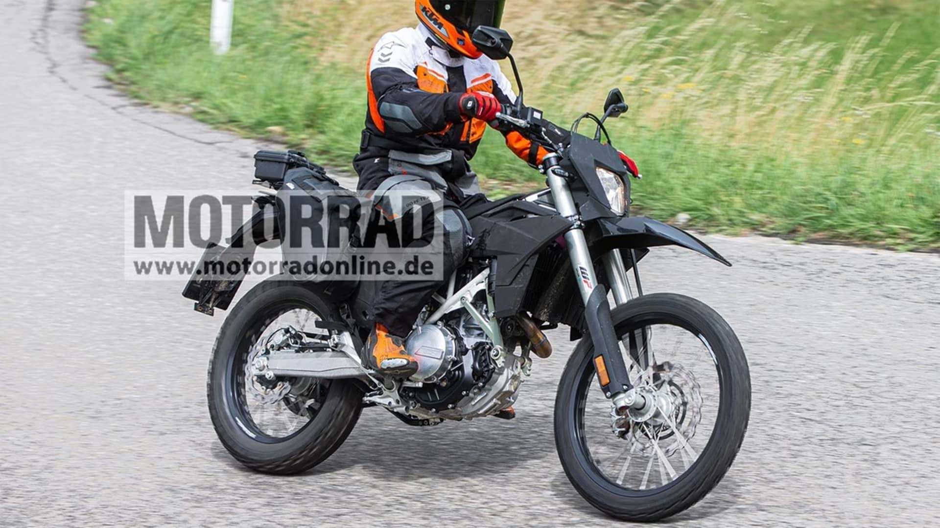 Primeras imágenes de las futuras KTM SMC R y Enduro R 2024