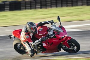 La Ducati SuperSport 950 2024 llegará con nuevas denominaciones comerciales