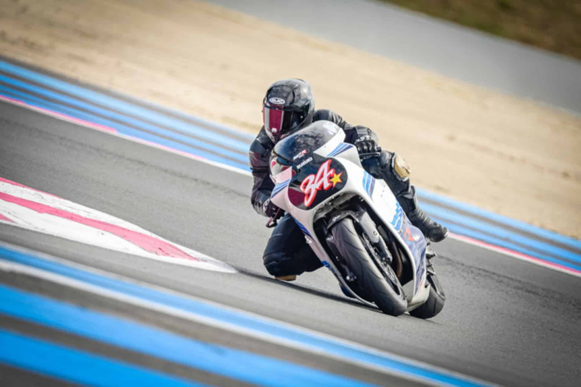 Suzuki GSX-R1100 1988 Restomod tributo a Kevin Schwantz