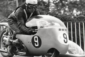 Participó en el Mundial de Sidecars en los 60