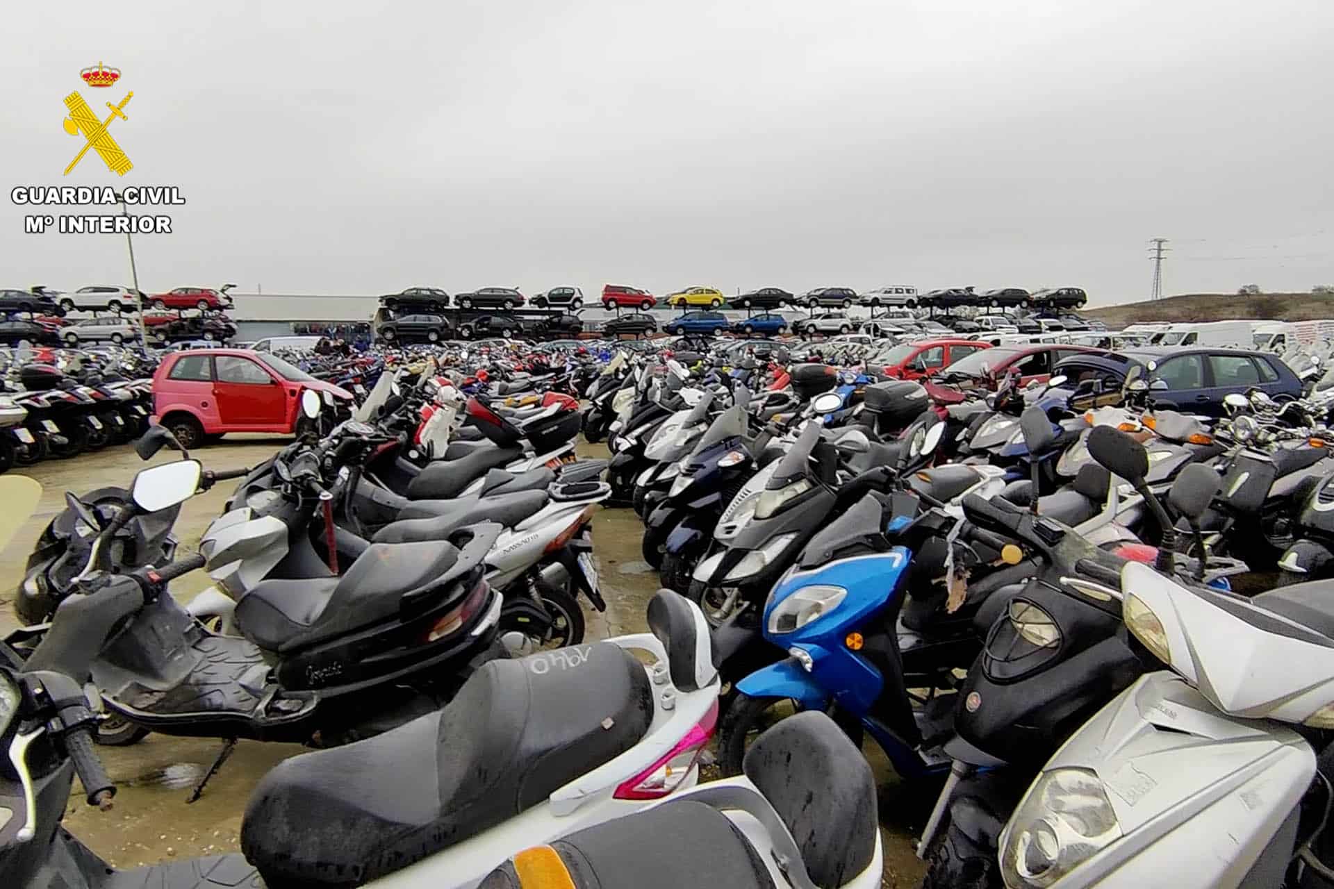 La Guardia Civil desarticula una red ilegal que revendía motos de desguace