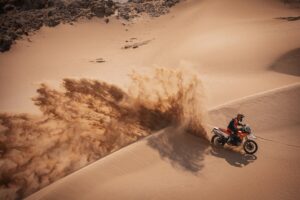KTM 890 Adventure R Rally 2024: Pura genética y espíritu Dakar
