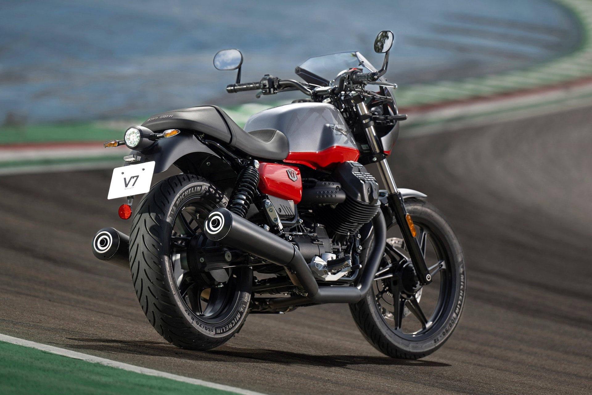 Moto Guzzi V7 Stone Corsa 2023