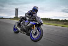 La Yamaha R1 es la primera de las motos súper deportivas que aparece