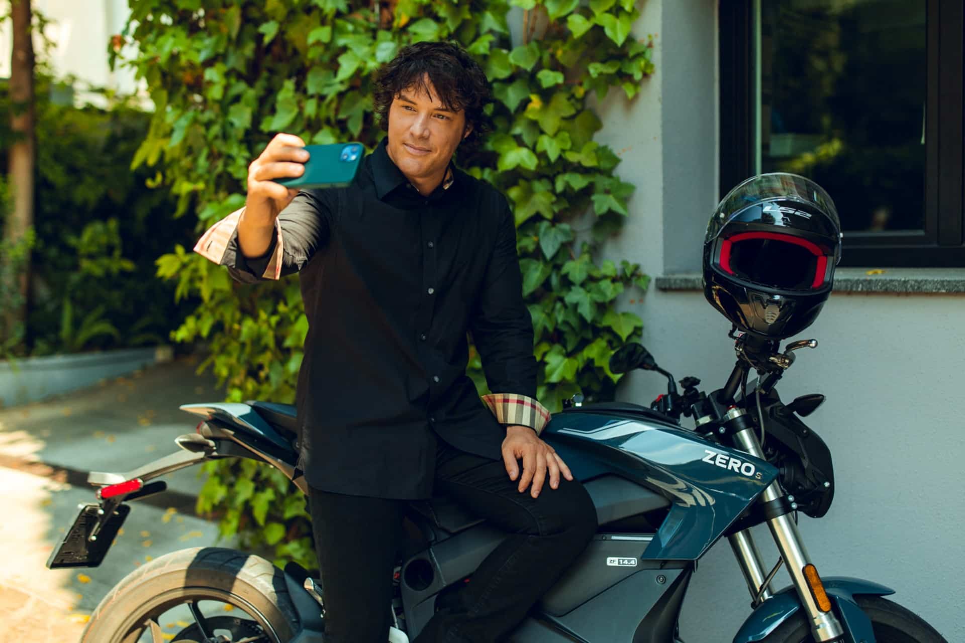 Jordi Cruz se pasa a la movilidad eléctrica a los mandos de una Zero S