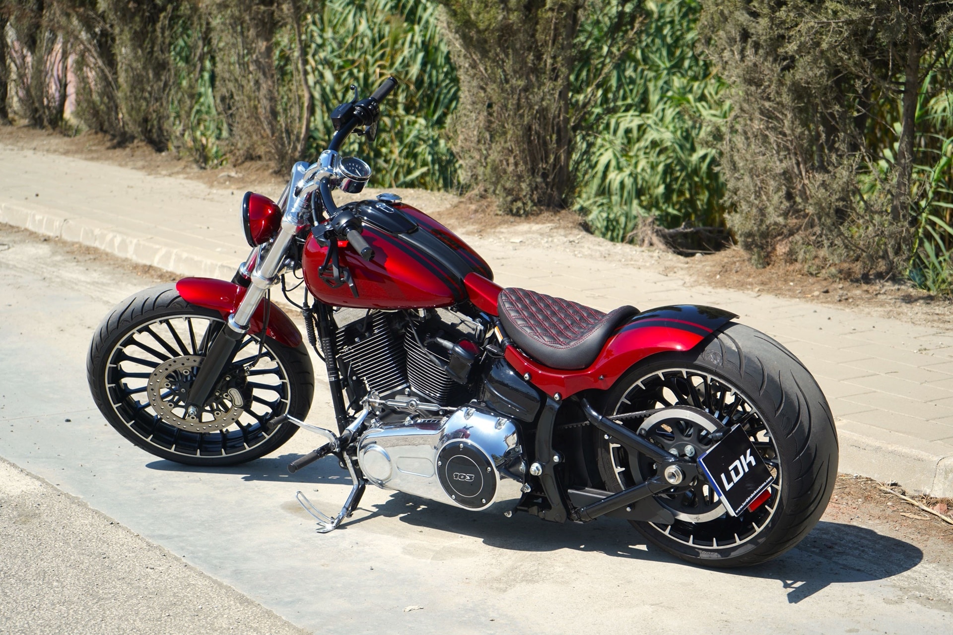 Harley Breakout Candy Red Llamativo y elegante a partes iguales
