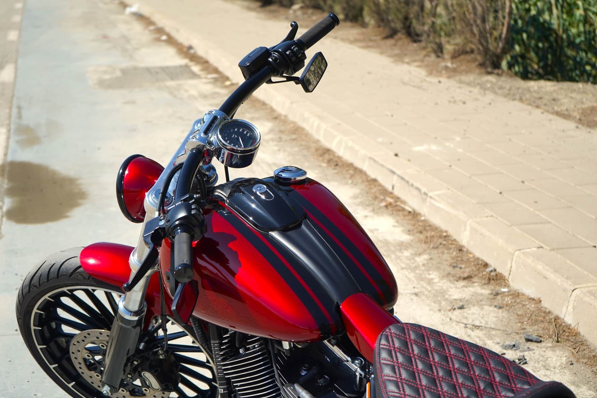 Harley Breakout Candy Red Llamativo y elegante a partes iguales