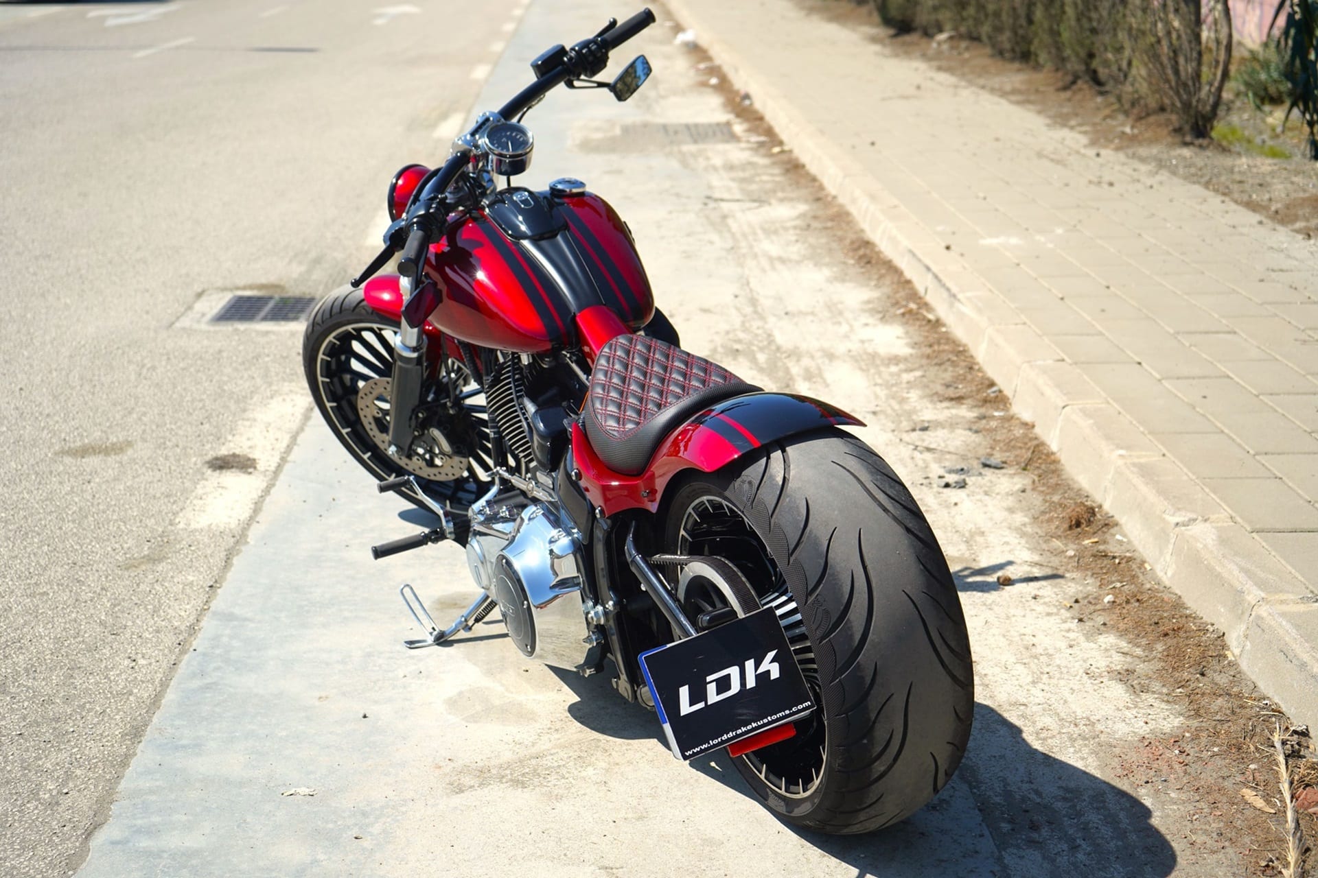 Harley Breakout Candy Red Llamativo y elegante a partes iguales