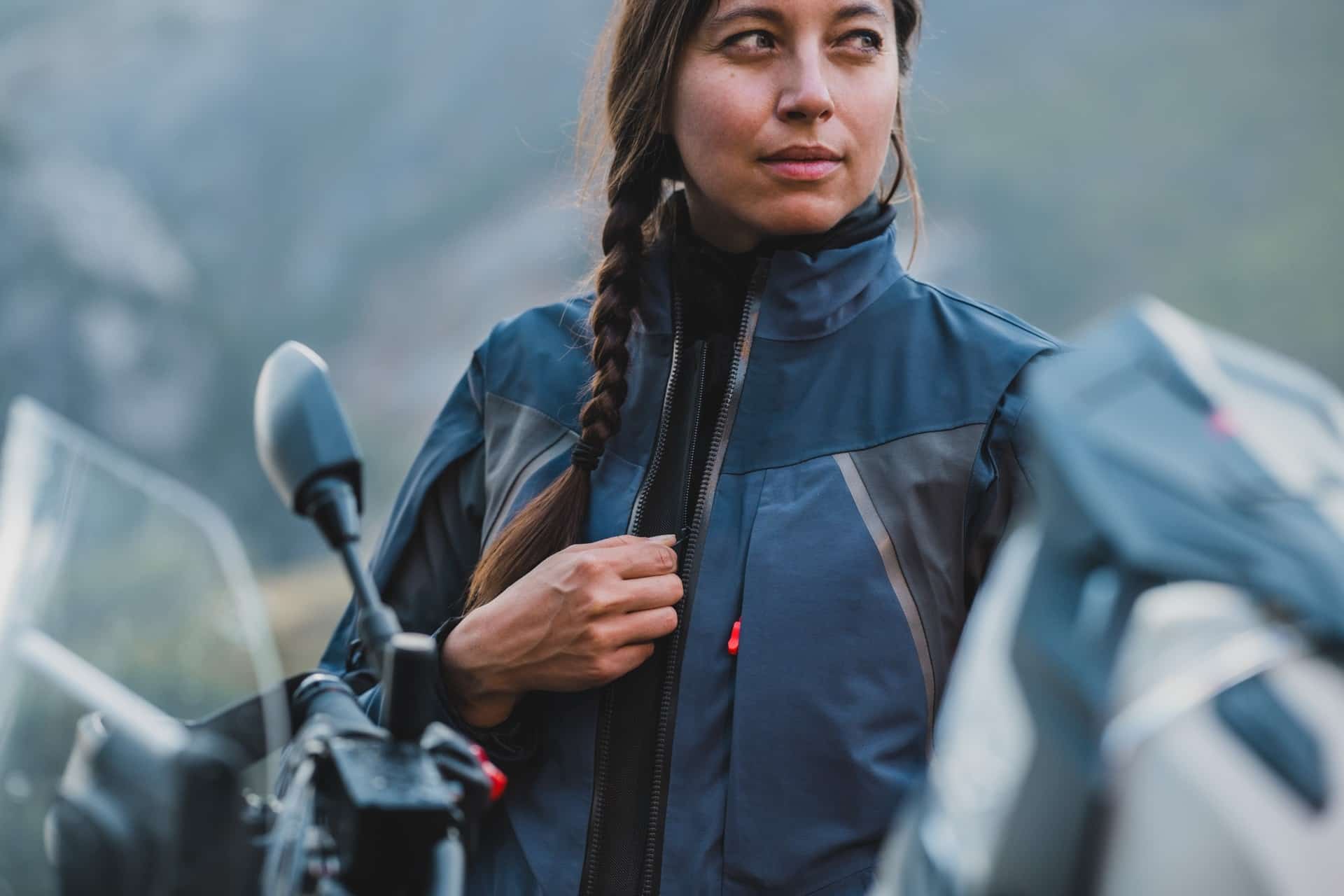 Lamina GTX Ladies, el nuevo traje femenino Gore-Tex de Rev’it!